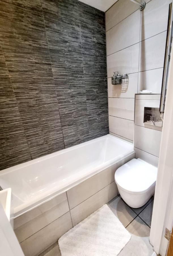Stylish Apartment In Victorian Conversion Free Parking & Private Patio Close To Beach Town Centre & Bic Bournemouth Zewnętrze zdjęcie