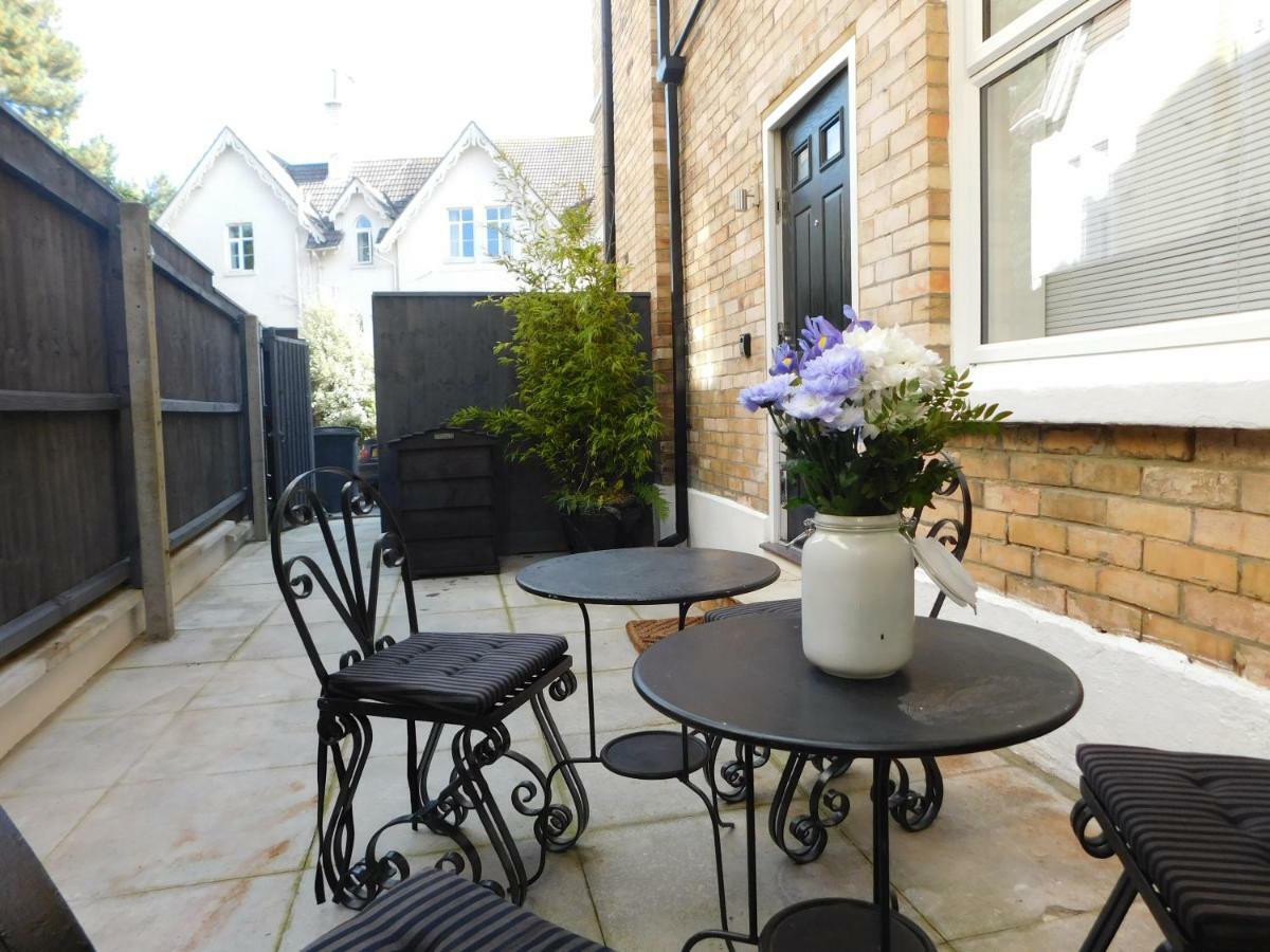 Stylish Apartment In Victorian Conversion Free Parking & Private Patio Close To Beach Town Centre & Bic Bournemouth Zewnętrze zdjęcie